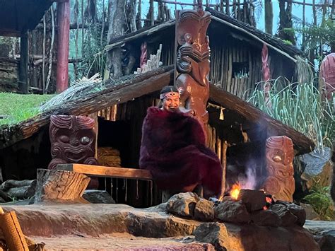 MITAI MAORI VILLAGE .